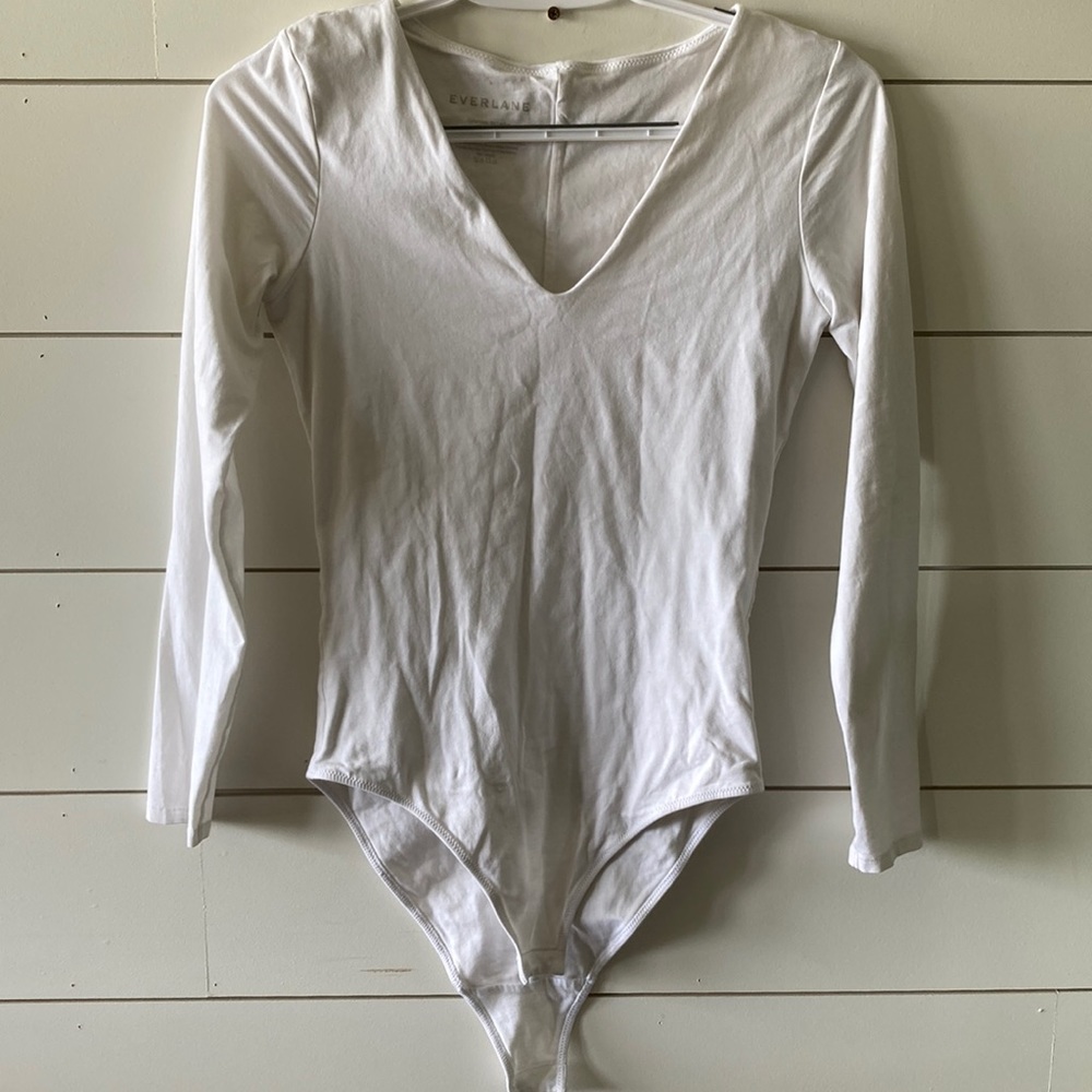 EVERLANE. White body suit. Long sleeves.